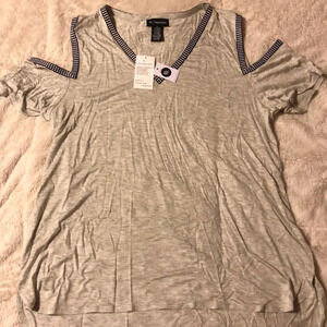 Wantable cold shoulder top